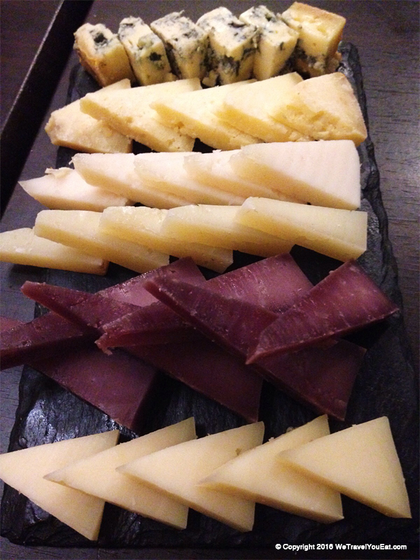 Bar Juan Carlos : fromage de chèvre au four avec marmelade et noix